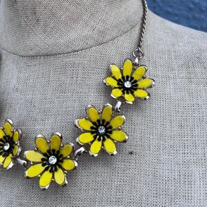 90s Floral Necklace Yellow Daisy Mod Jewelry